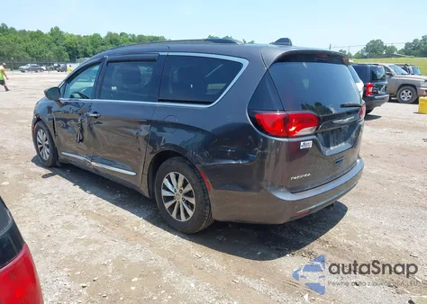 2017 Chrysler Pacifica Touring-L z USA, uszkodzony, nr VIN 2C4RC1BG1HR711870